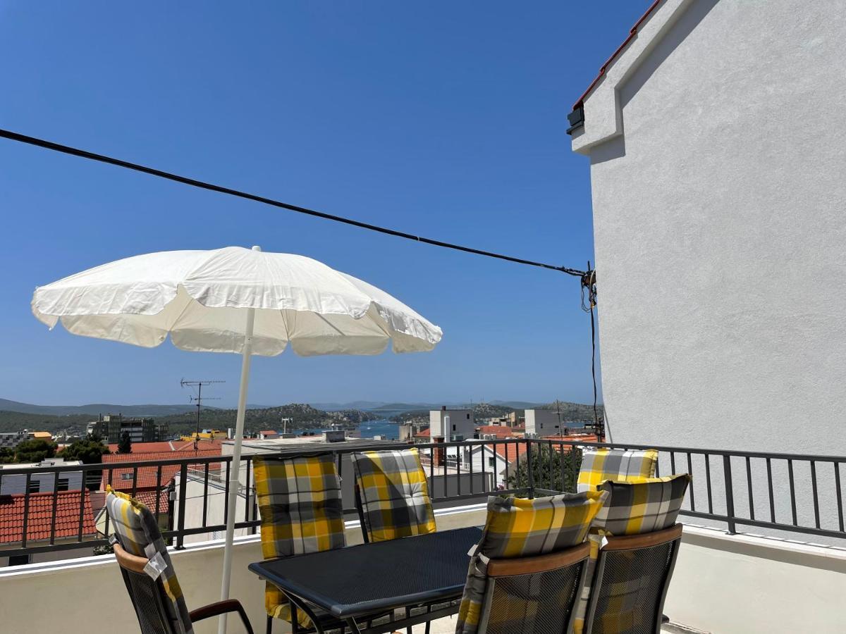 Apartment Simaris - Spacious With Terrace And Sea View Šibenik Extérieur photo