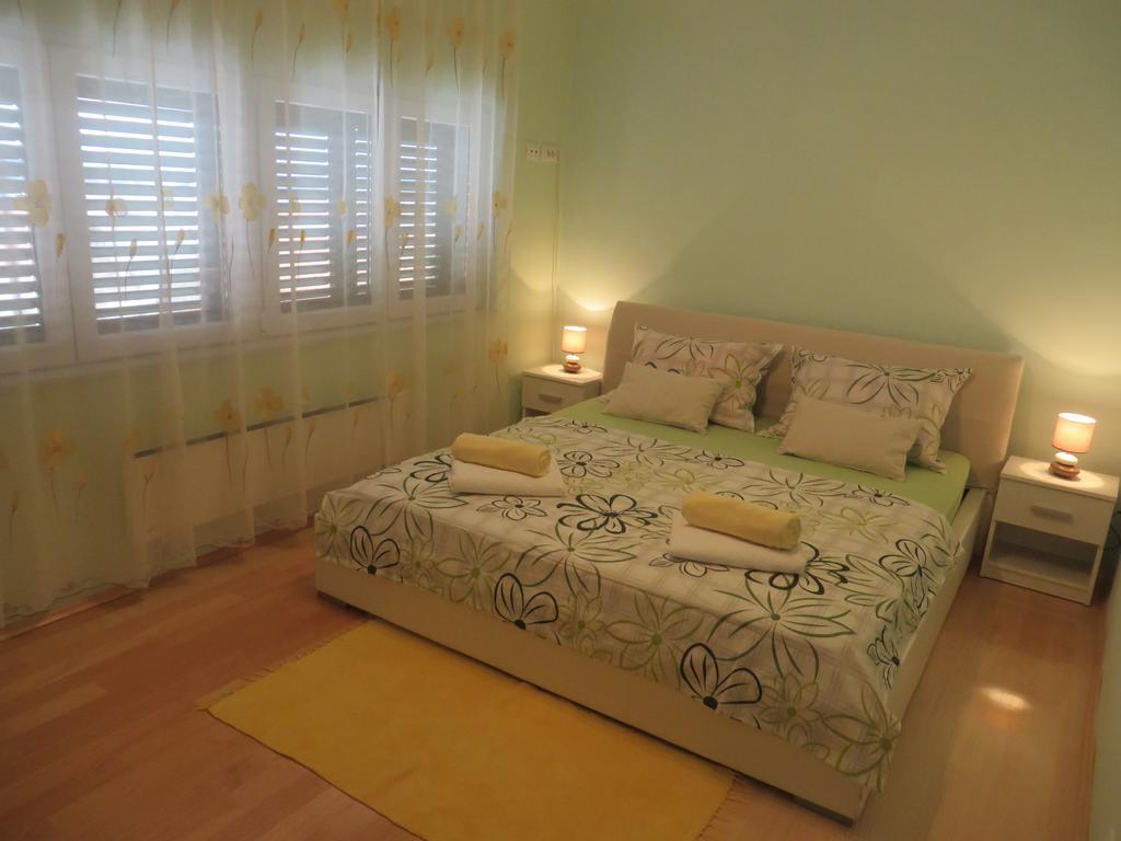 Apartment Simaris - Spacious With Terrace And Sea View Šibenik Extérieur photo