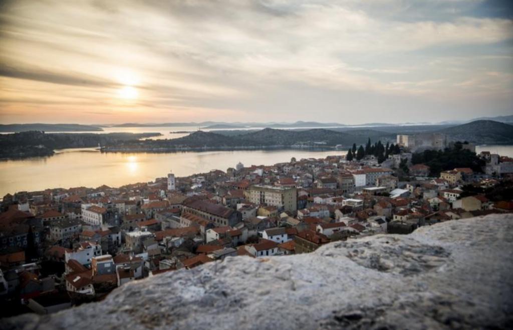 Apartment Simaris - Spacious With Terrace And Sea View Šibenik Extérieur photo
