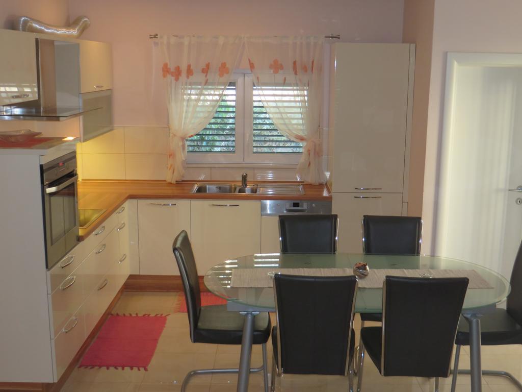 Apartment Simaris - Spacious With Terrace And Sea View Šibenik Extérieur photo