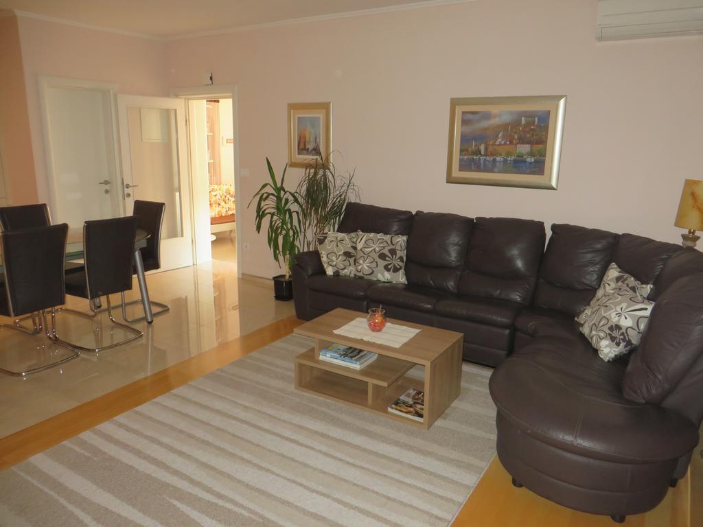Apartment Simaris - Spacious With Terrace And Sea View Šibenik Extérieur photo